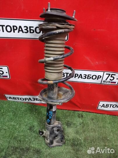 Стойка подвески передняя левая Toyota Ist NCP60