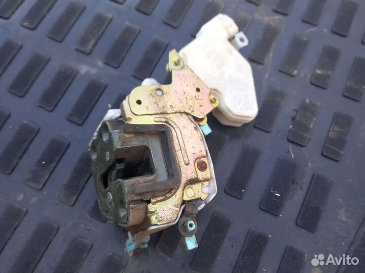 Замок двери nissan almera classic