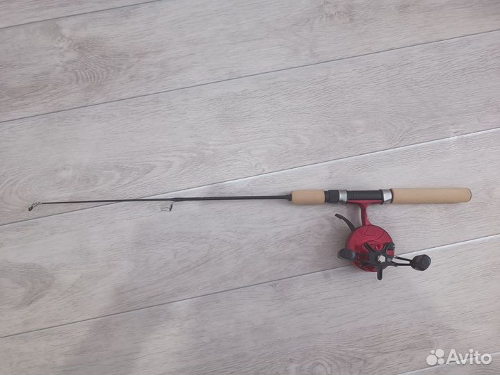 Зимнее удилище с катушкой на судака
