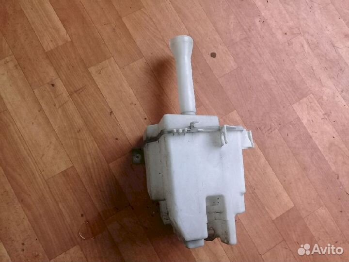 Бачок стеклоомывателя Nissan Cefiro A33