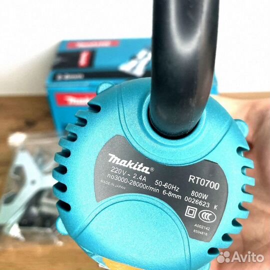 Ручной фрезер Makita RT0700 (новый)