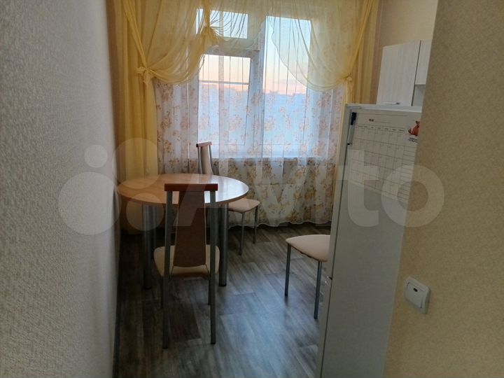 2-к. квартира, 47 м², 8/10 эт.