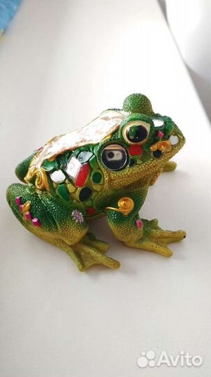 Статуэтка лягушка