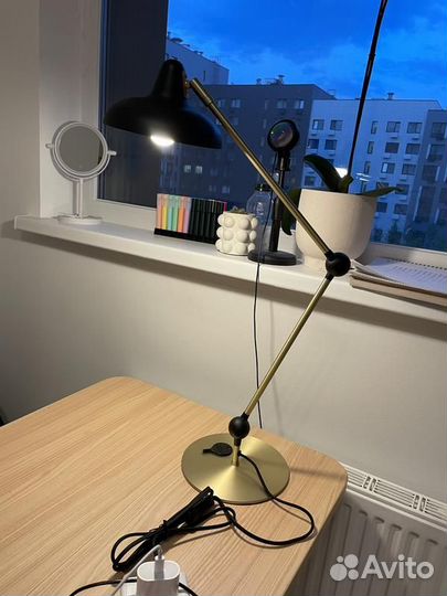 Лампа на шарнирах из металла и латуни. Франция