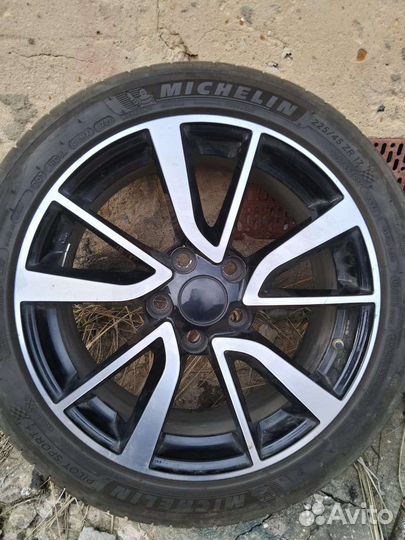 R17 Michelin Agilis CrossClimate 225/45, PCD 5x114.3 DIA 60.1