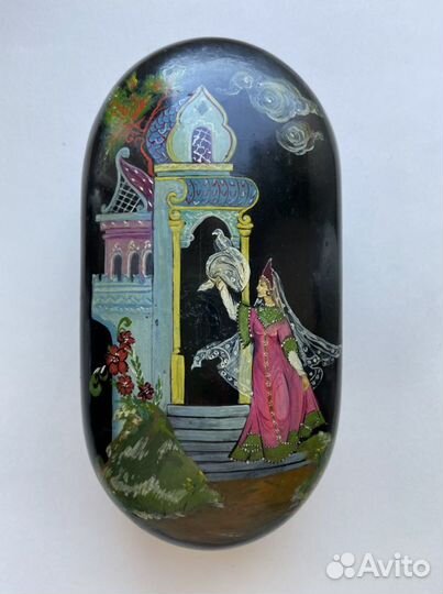 С плюшем редкость. Старинная шкатулка. Лаковая мин