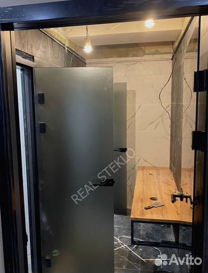 Стеклянные двери на заказ