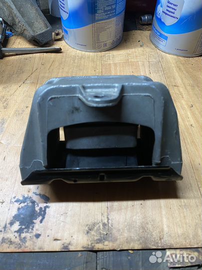 Подушка двигателя гольф 4 golf 4