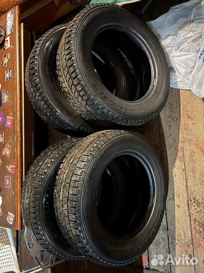 Dunlop SP Winter Ice 01 215/65 R16 102T