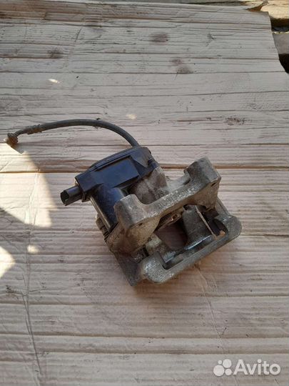 Суппорт задний правый в сборе. Hyundai i40. 2013г