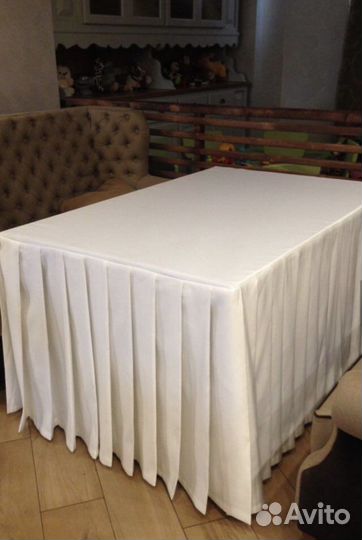 Скатерть, чехлы на стулья, юбка для президиума