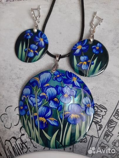 Кулон и серьги 