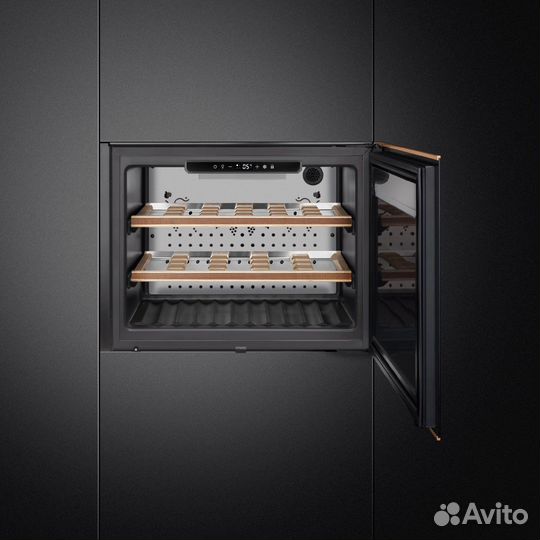Встраиваемый винный шкаф Smeg cvi621nr3