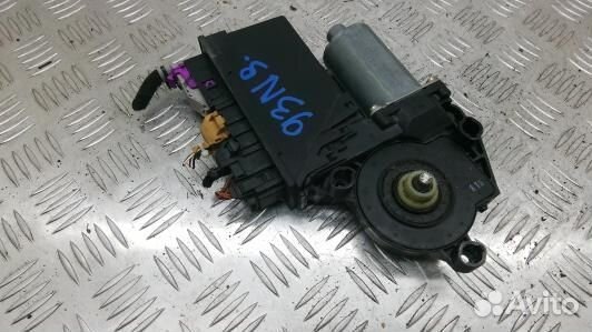 Моторчик стеклоподъемника переднего левого audi A4