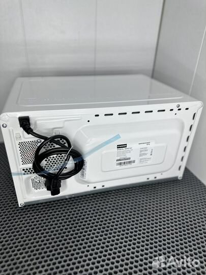 Микроволновая печь новая белая 20 литров 700w