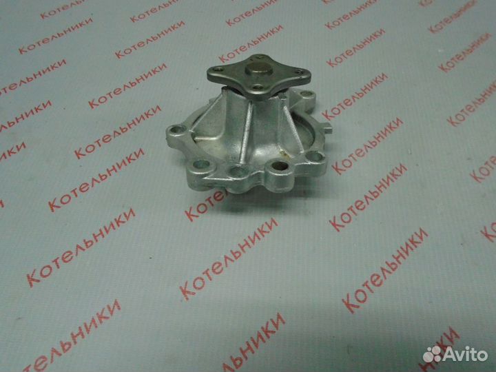 Nissan 21010-9F501 Насос водяной