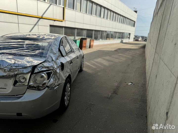 Chevrolet Cruze 1.6 МТ, 2011, битый, 215 000 км