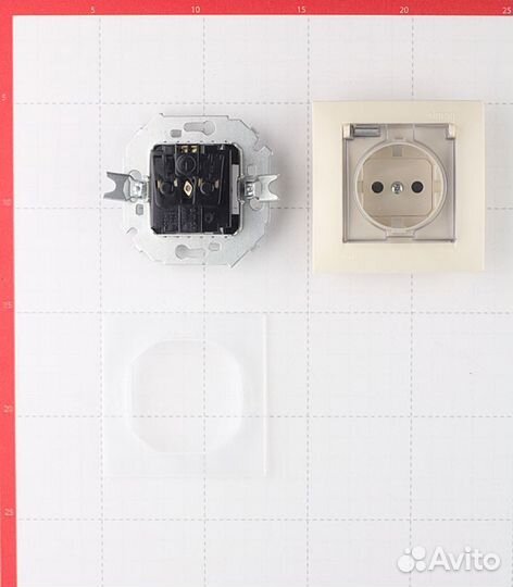 Розетка с рамкой 1590450-031 скрытая установка сло