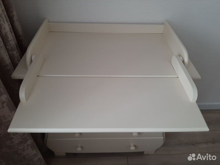 Продам комплект(кроватка+комод)