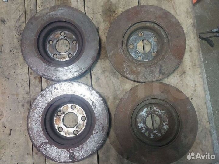 Тормозные диски переднее Toyota Avensis