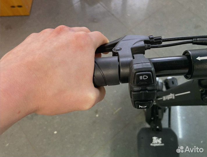 Крупный протектрор куго M5 самока