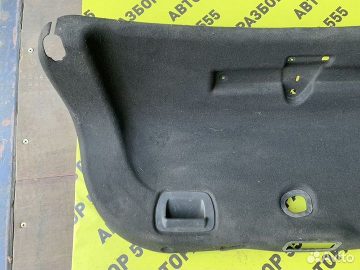 Обшивка двери багажника Kia Quoris