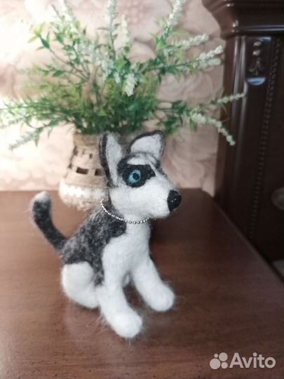 Валяная собака из шерсти