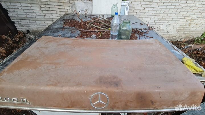 Крышка багажника mercedes w123