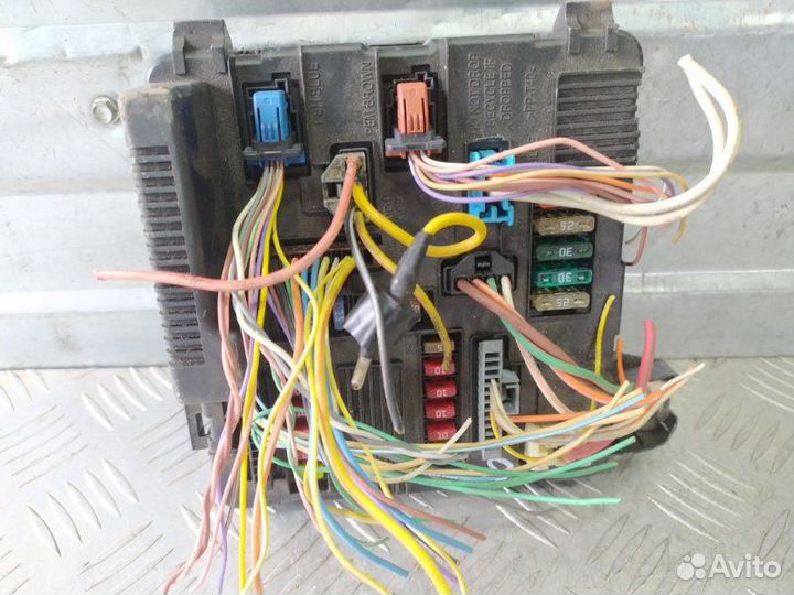 Блок предохранителей Renault Megane 2 2003- 2008