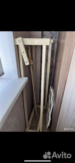 Детская кроватка с маятником