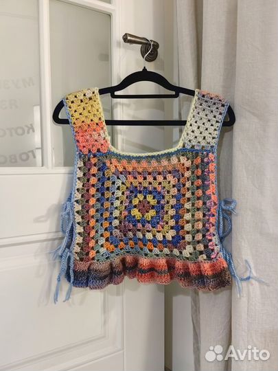 Жилетка женская вязаная