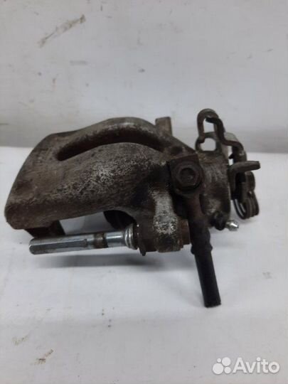 Суппорт тормозной задний правый Opel Zafira B