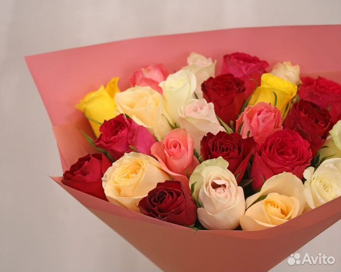 Букет из 25 роз микс 35-40 см (Кения) в упаковке