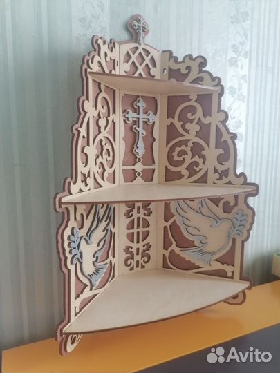 Угловой иконостас, полка для икон