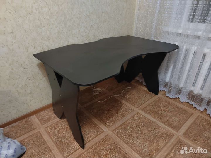 Компьютерный (рабочий) стол Мастер Таунт 1,4х0,9 м