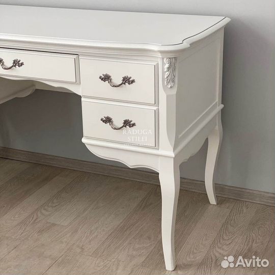 Письменный стол белый из массива