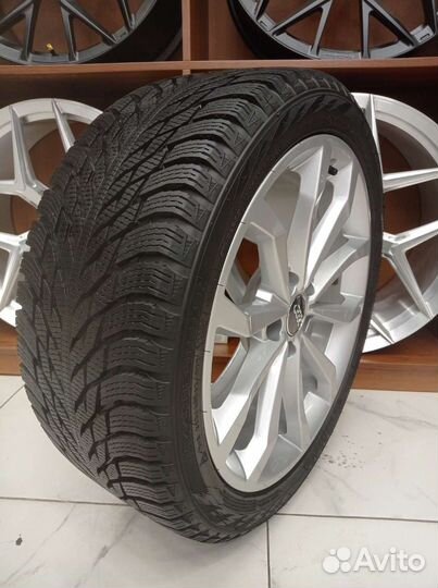 Комплект оригинальных колес в сборе R18 Audi A4