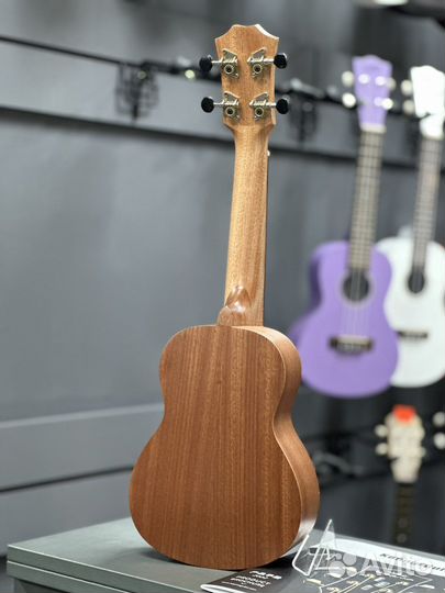 Укулеле с дельфином сопрано