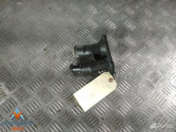 Фланец (тройник) системы охлаждения Ford C-Max