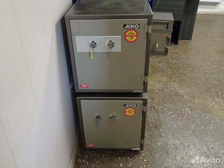 Продам сейф Айко
