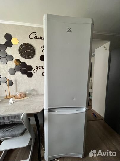 Холодильник indesit