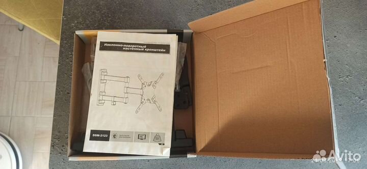 Кронштейн для телевизора наклонно-поворотный