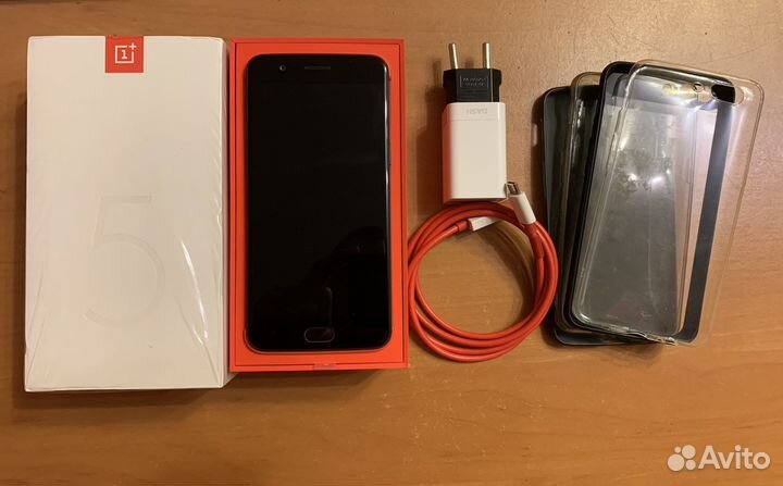 OnePlus 5, 6/64 ГБ