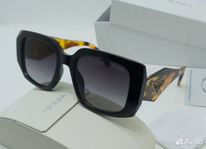 Prada очки солнцезащитные