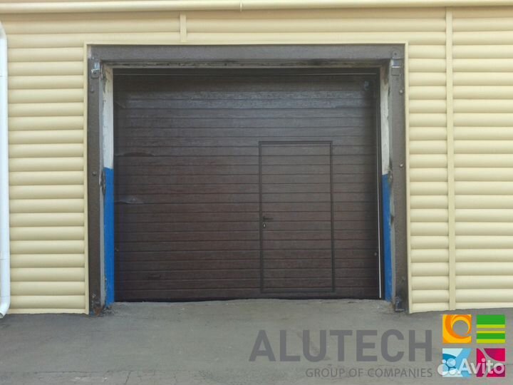 Секционные ворота для гаража alutech