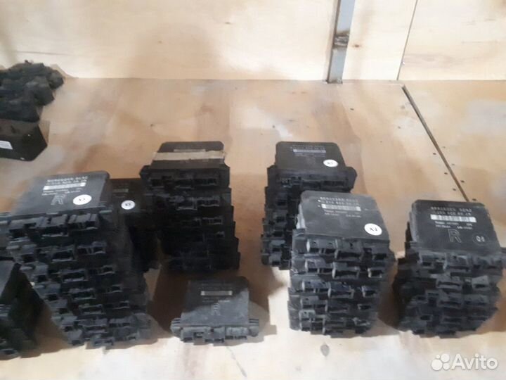 Блок управления двери 210 820 36 26 мерседес 210