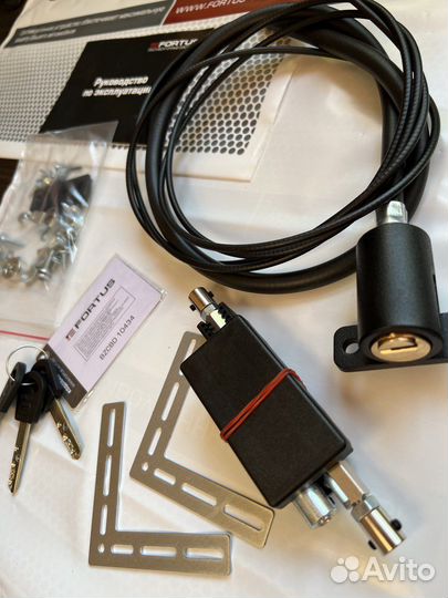 Замок капота