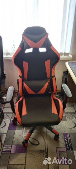 Компьютерное геймерское кресло