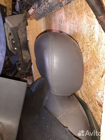 Подголовник переднего сиденья ford focus 1 кожа