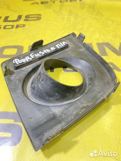 Рамка противотуманной фары правая Ford Fusion